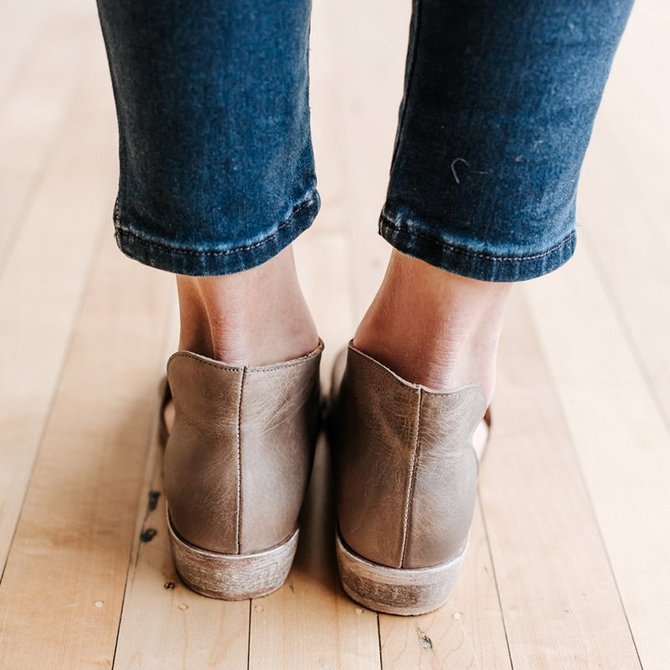 flat pointed toe sandals