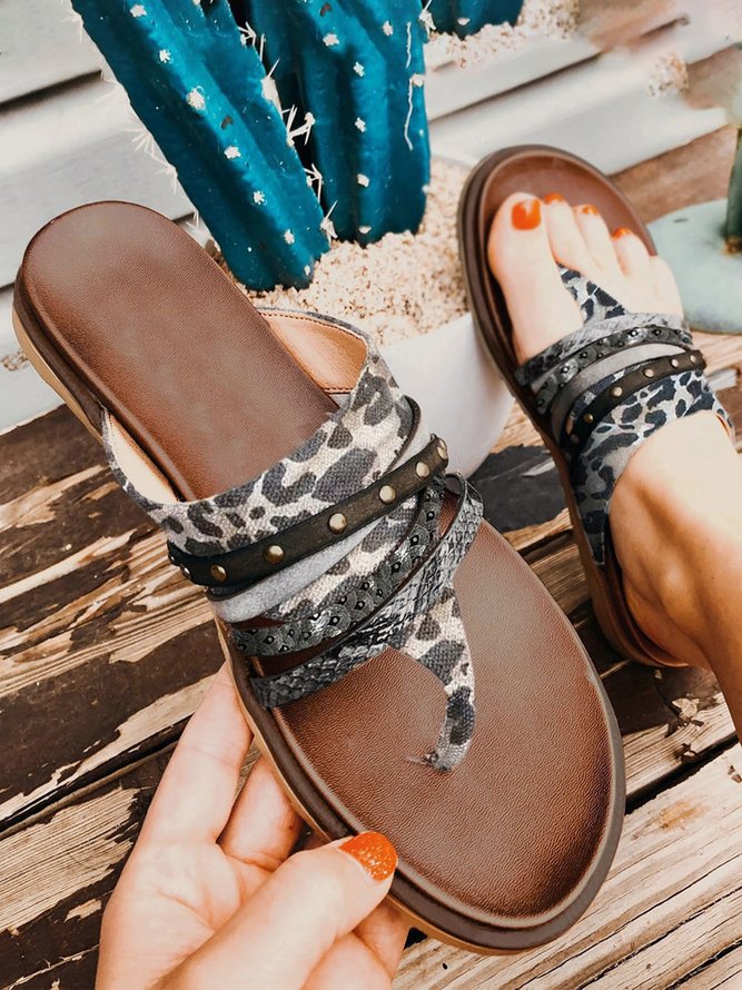 Snakeskin Colorblock Rivet Decor Multi Strap Casual Flip Flops