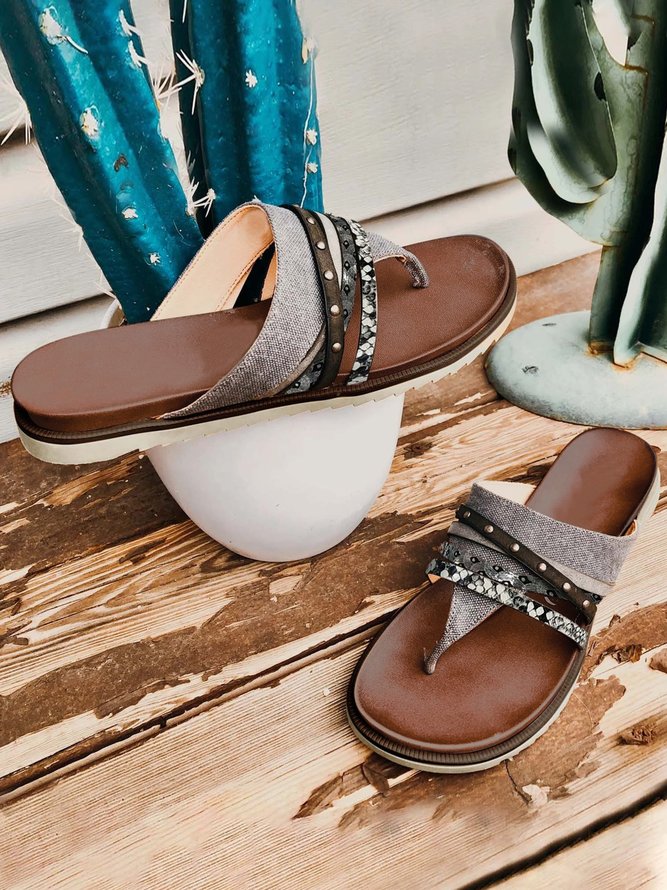 Snakeskin Colorblock Rivet Decor Multi Strap Casual Flip Flops