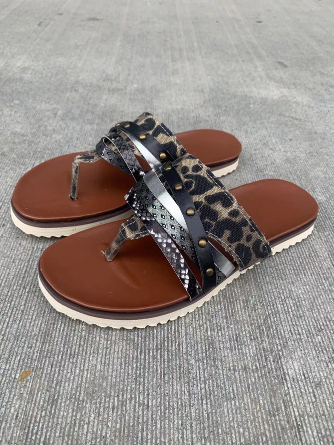 Snakeskin Colorblock Rivet Decor Multi Strap Casual Flip Flops