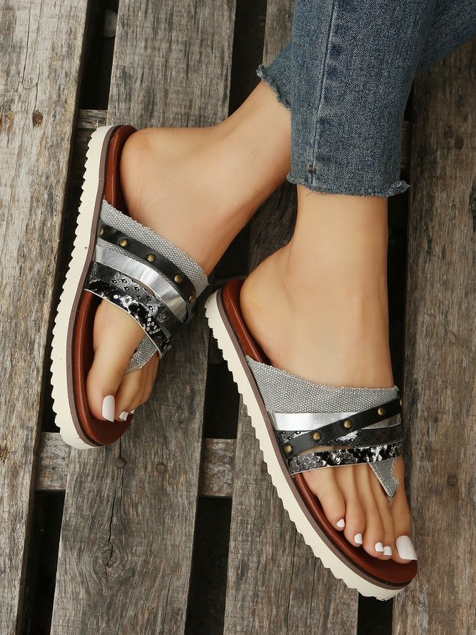Snakeskin Colorblock Rivet Decor Multi Strap Casual Flip Flops